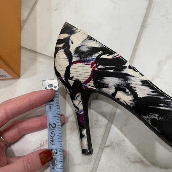 Unisa black and white pattern heels size 6.5 - Picture 6 of 7